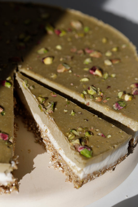 Raw Pistasjkake med matchaglasur